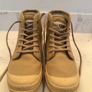 Palladium Hightop Sneaker Sz 7